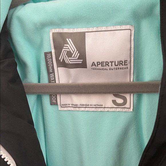 Geometric Patterned Hooded Jacket - Picture 3 of 6